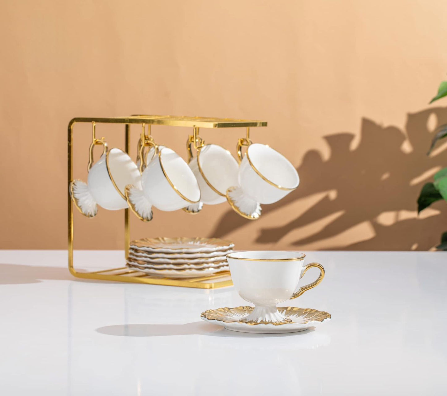 طقم شاي أبيض مدهب بحامل ستيل جولد 13 قطعة – فخامة وأناقة الضيافة