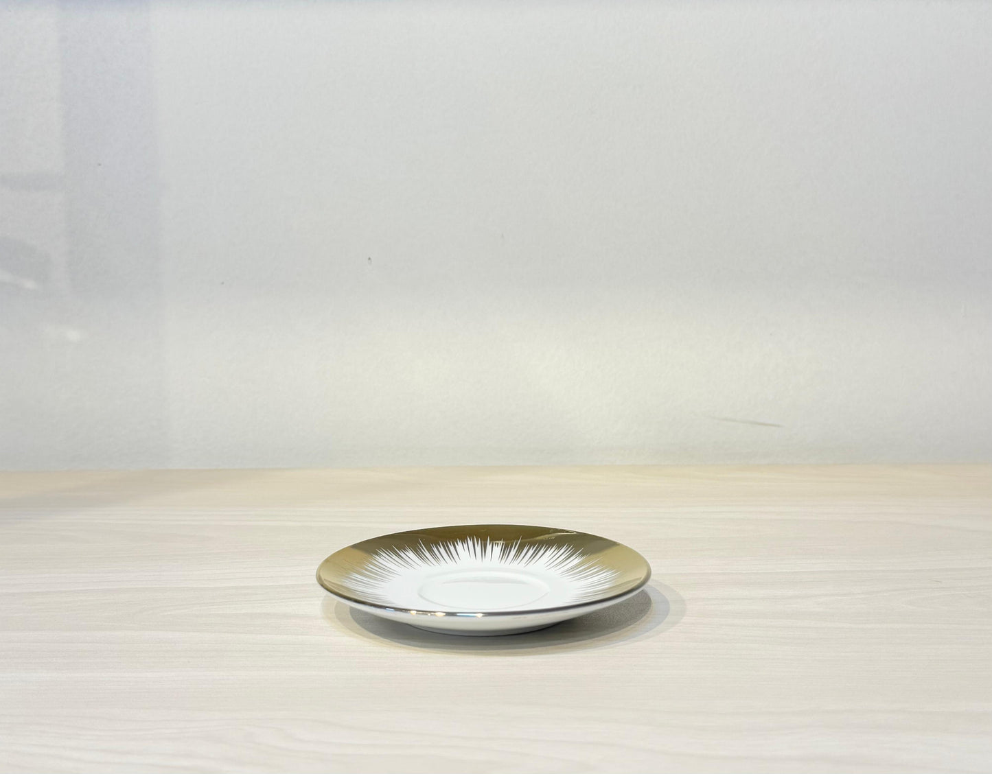 طقم فنجان قهوةطقم فنجان قهوة مستورد – 12 قطعة رقيق برسم مدهب أنيق