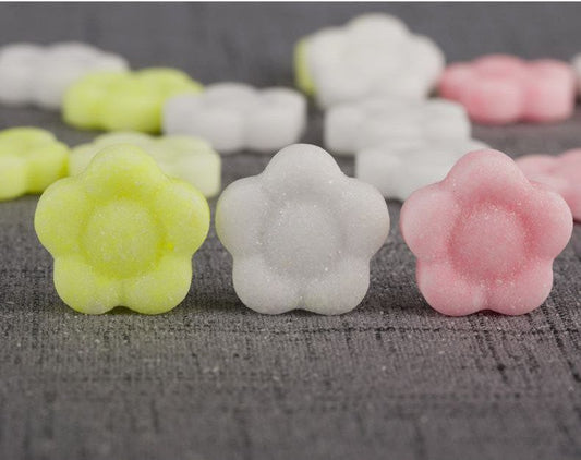 نفتالين على شكل وردة بوزن 100 جرام بروائح متعددة للملابس والحمامات