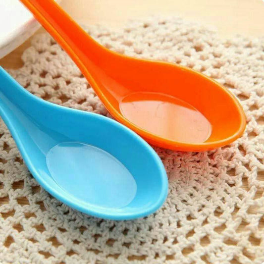 طقم معالق زبادي بلاستيك 12 قطعة بألوان متنوعة لتقديم الحلويات والزبادي