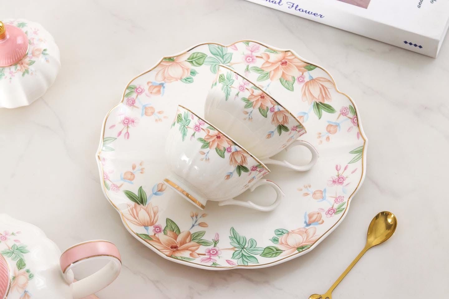 طقم شاي و جاتوه السيف الذهبي من البورسلين الفاخر مكون من 24 قطعة