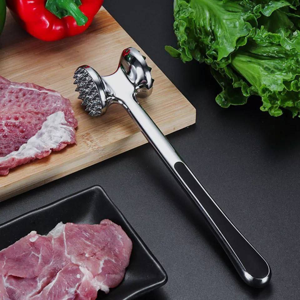 شاكوش بفتيك حديد لتطرية اللحوم في المطبخ