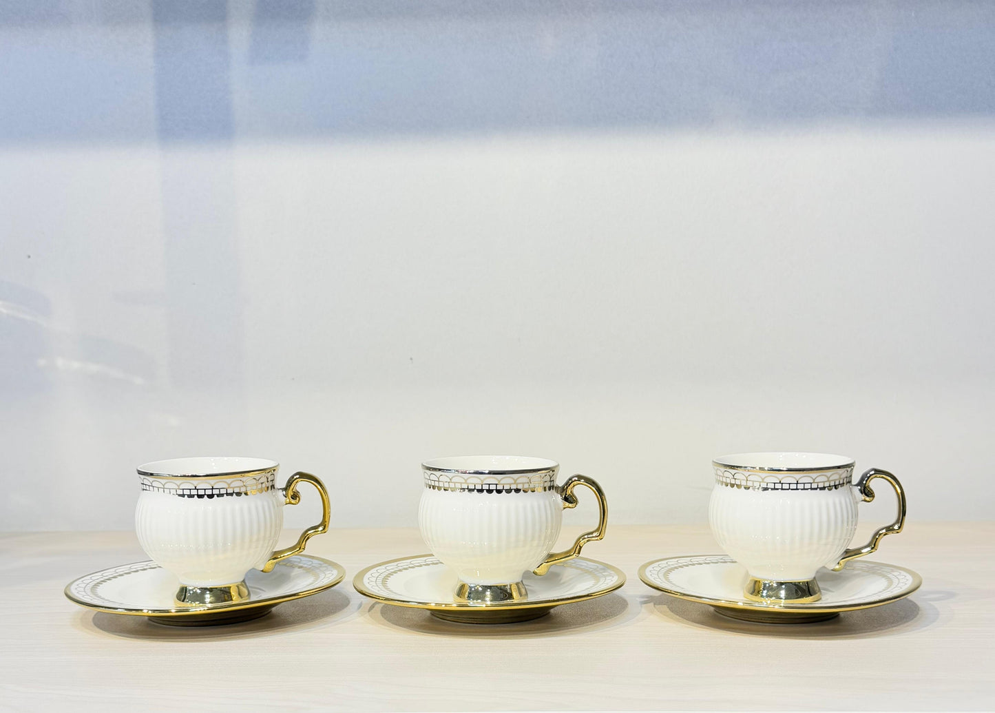 طقم فنجان قهوة مستورد فول جولد 12 قطعة بيد ذهبى وقاعدة مدهبة فاخرة