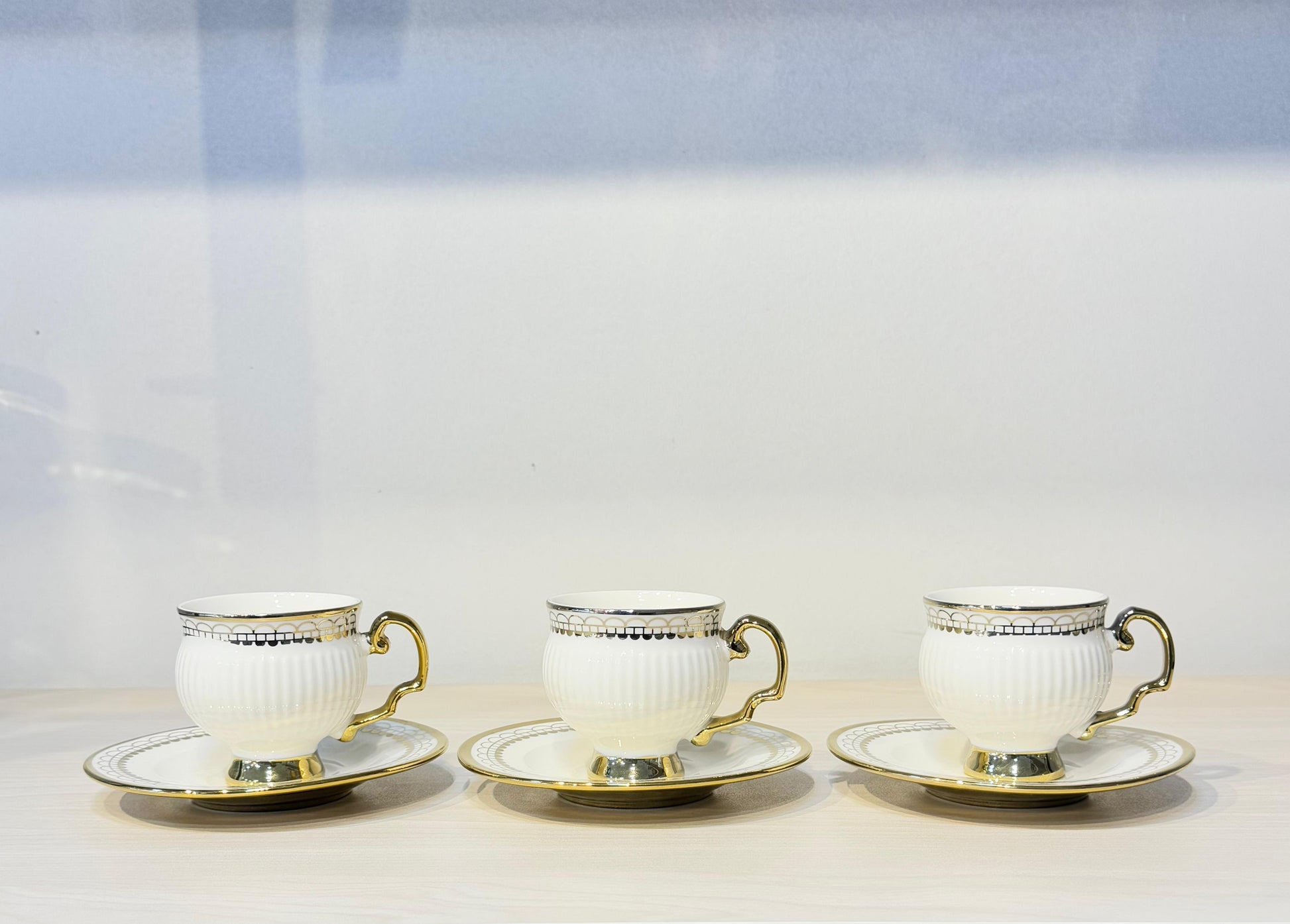 طقم فنجان قهوة مستورد فول جولد 12 قطعة بيد ذهبى وقاعدة مدهبة فاخرة