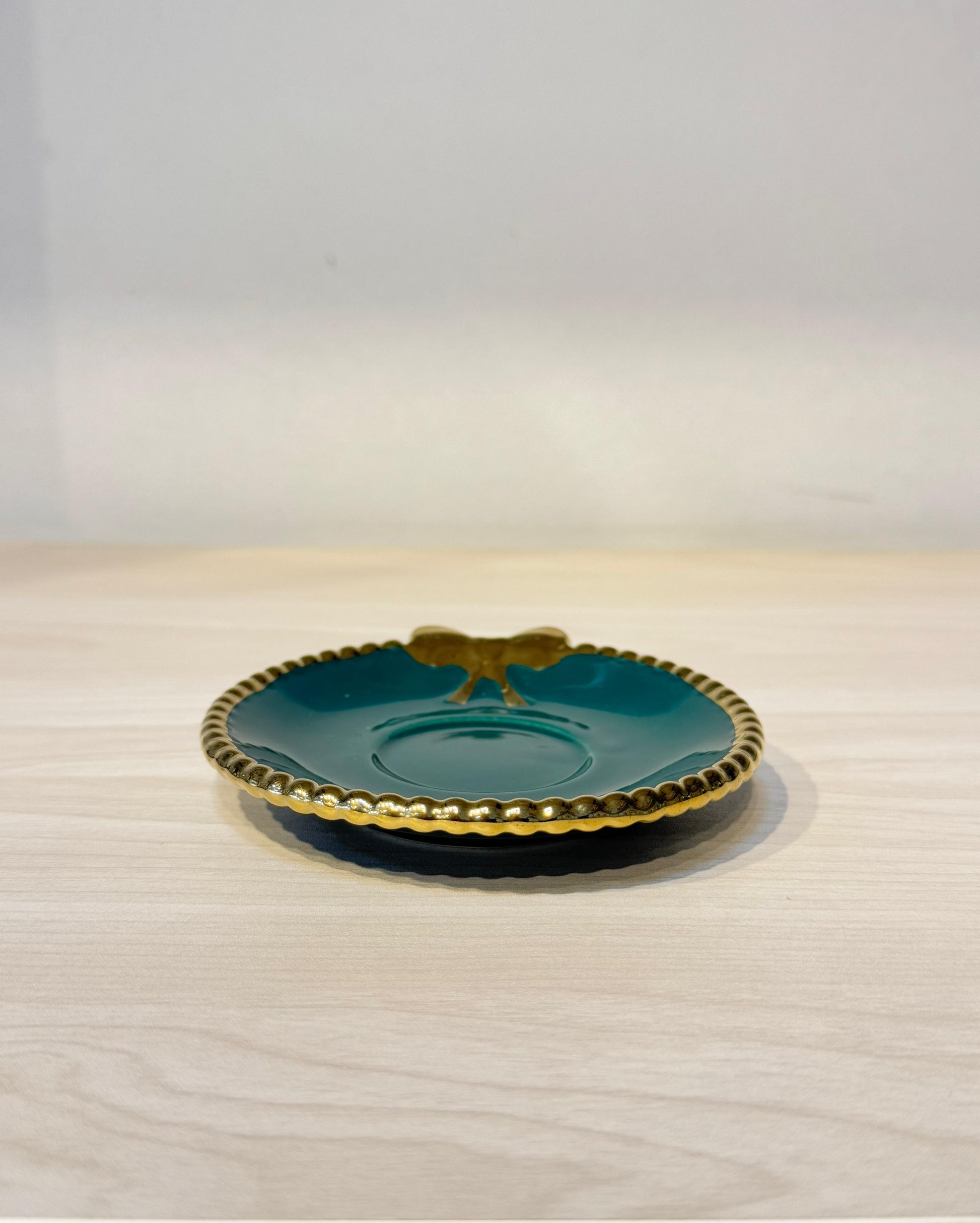 طقم فنجان قهوة مستورد 12 قطعة فيونكة مدهبة يد بابلز أنيق وفاخر من البورسلين