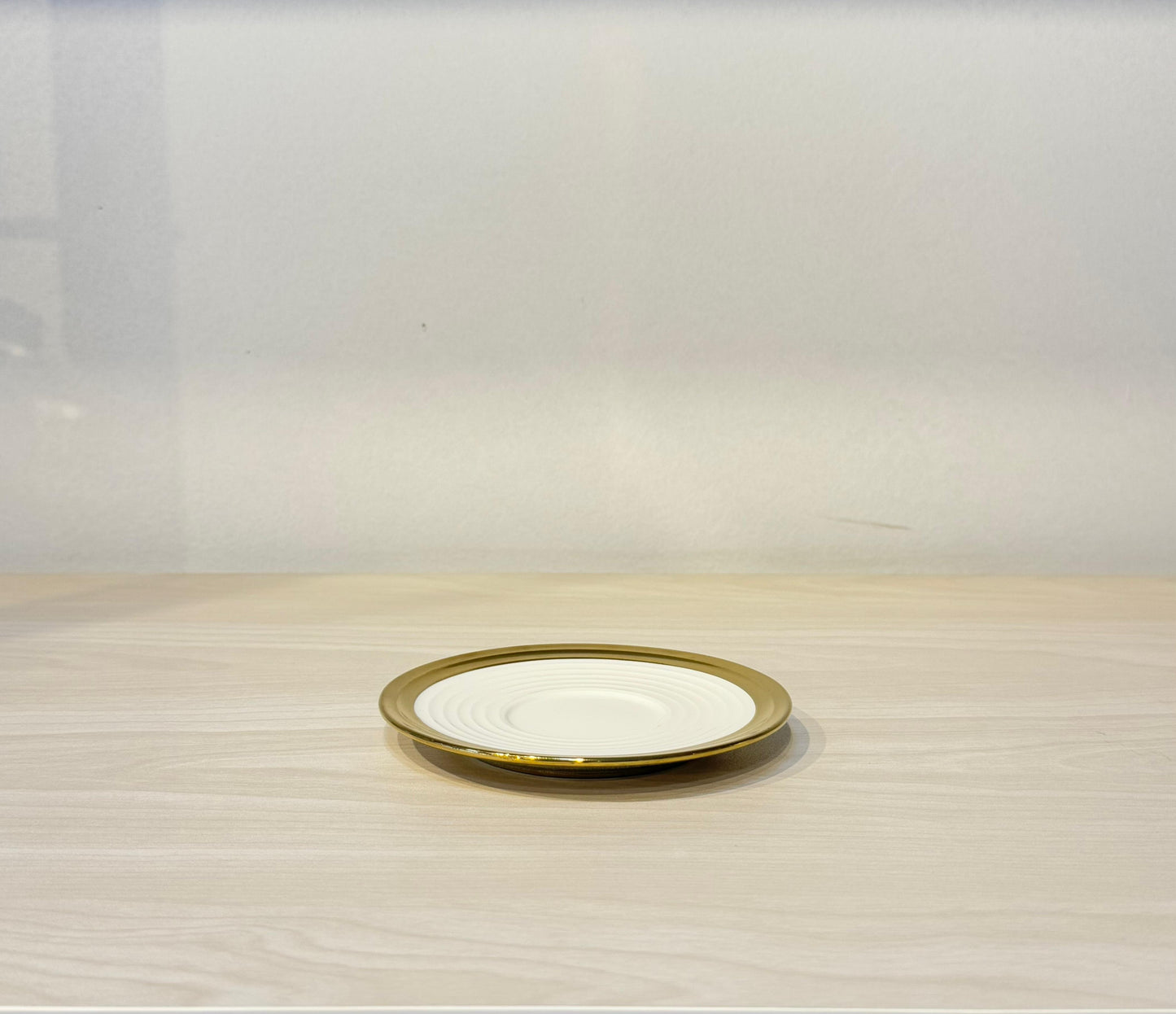 طقم فنجان قهوة مدهب مستورد 12 قطعة يد حلزوني فاخر من البورسلين