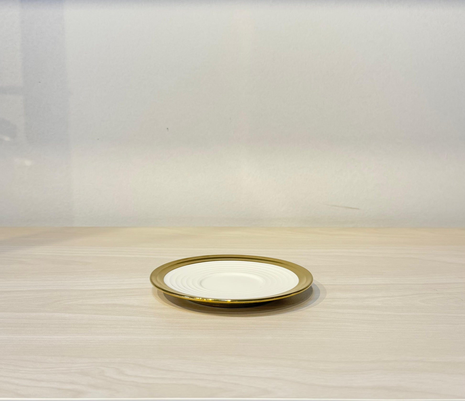 طقم فنجان قهوة مدهب مستورد 12 قطعة يد حلزوني فاخر من البورسلين