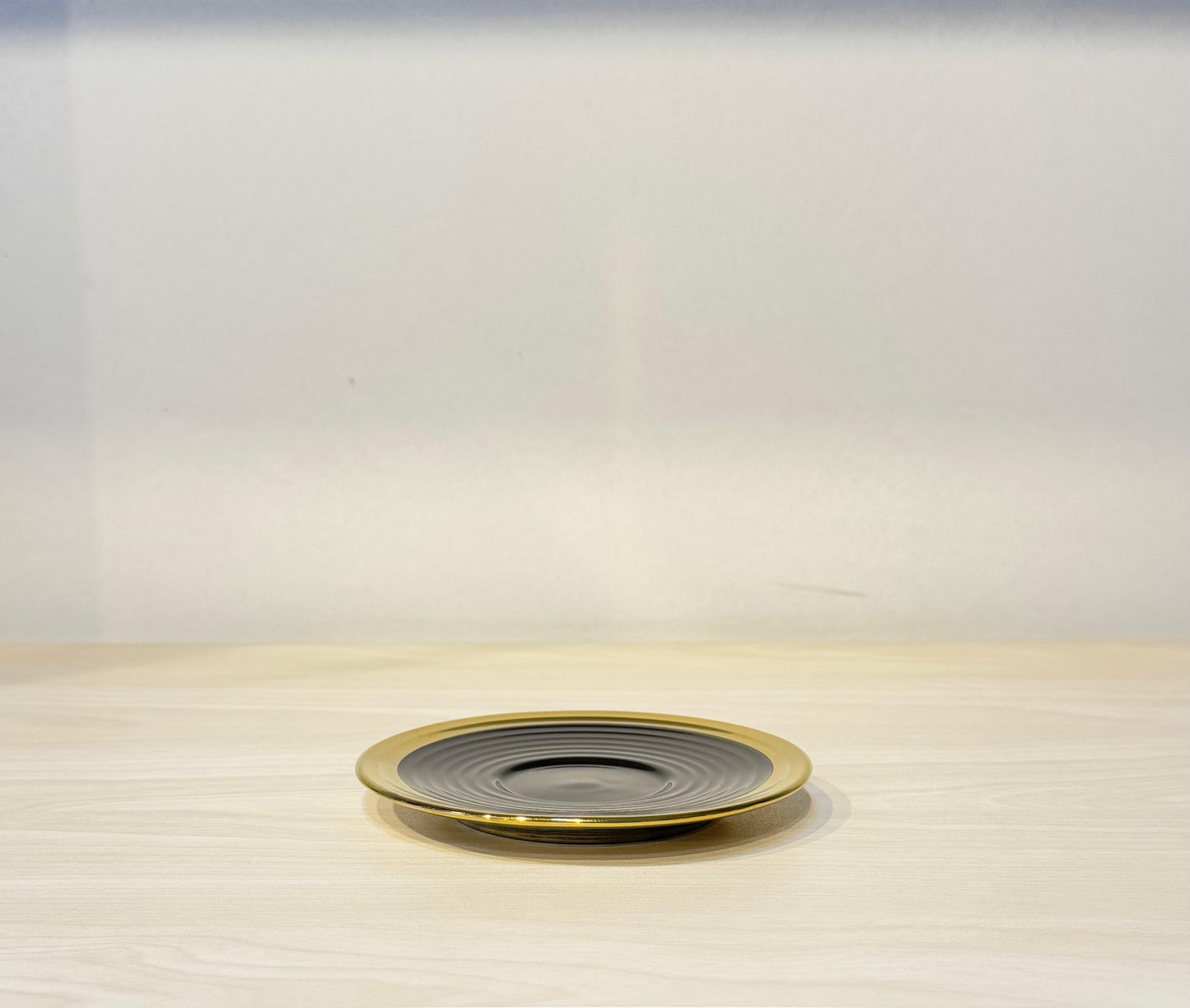 طقم فنجان قهوة مدهب مستورد 12 قطعة يد حلزوني فاخر من البورسلين