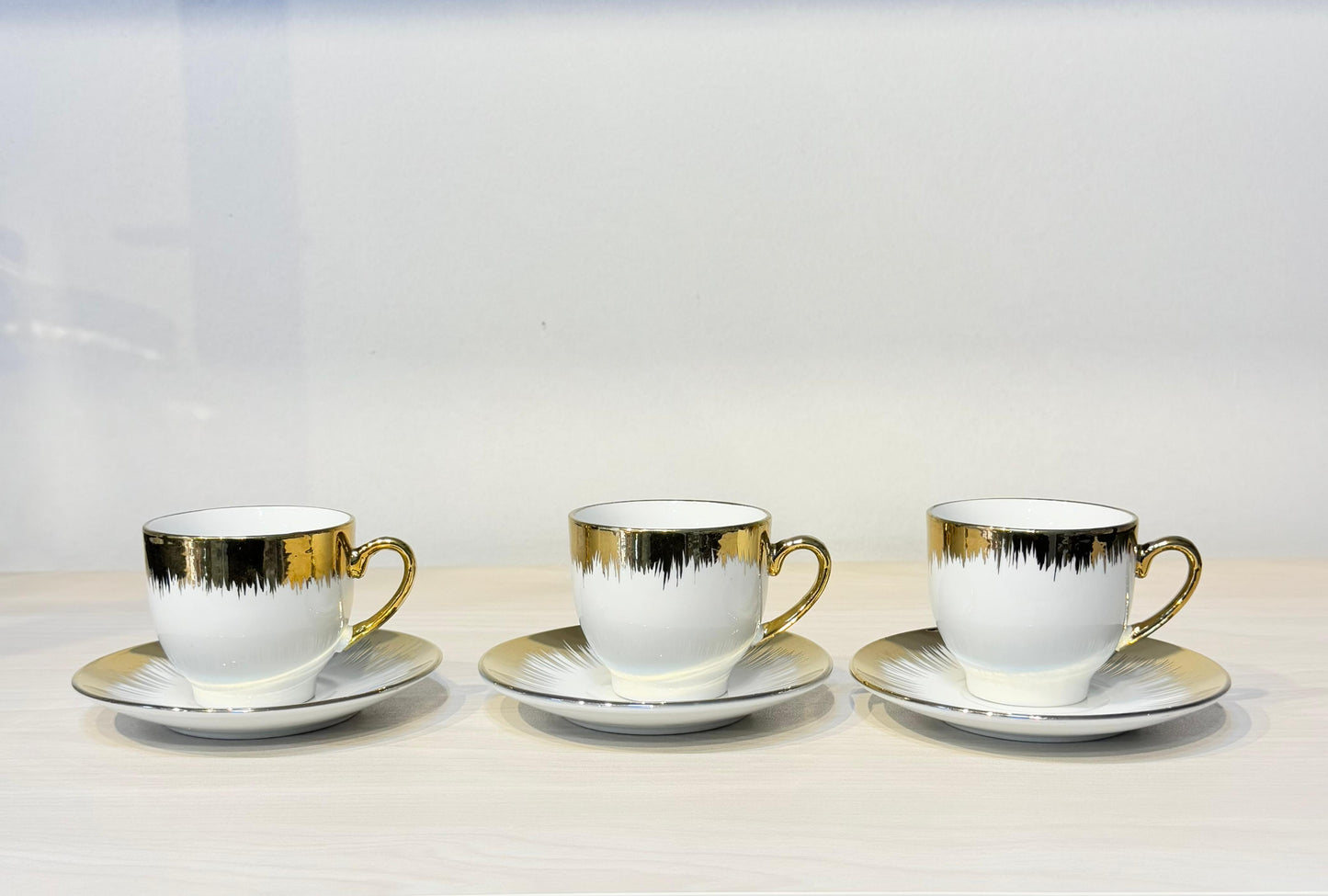 طقم فنجان قهوة مستورد 12 قطعة رقيق مزين برسوم مدهبة أنيقة للضيافة