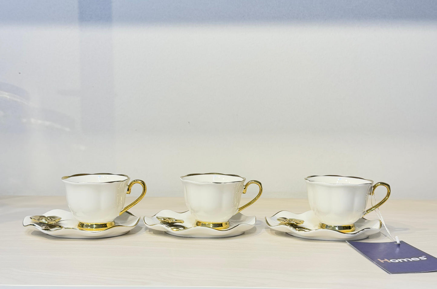 طقم فنجان قهوة مستورد 12 قطعة (6 فناجين + 6 أطباق) مدهب على شكل ورد أنيق للضيافة