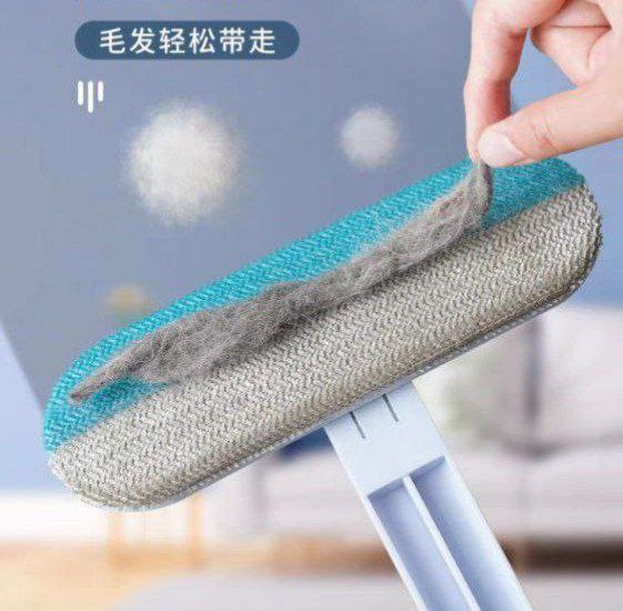 فرشاة إزالة شعر الحيوانات الأليفة بمقبض طويل لإزالة فرو القطط والكلاب من الملابس، الأثاث، والسجاد