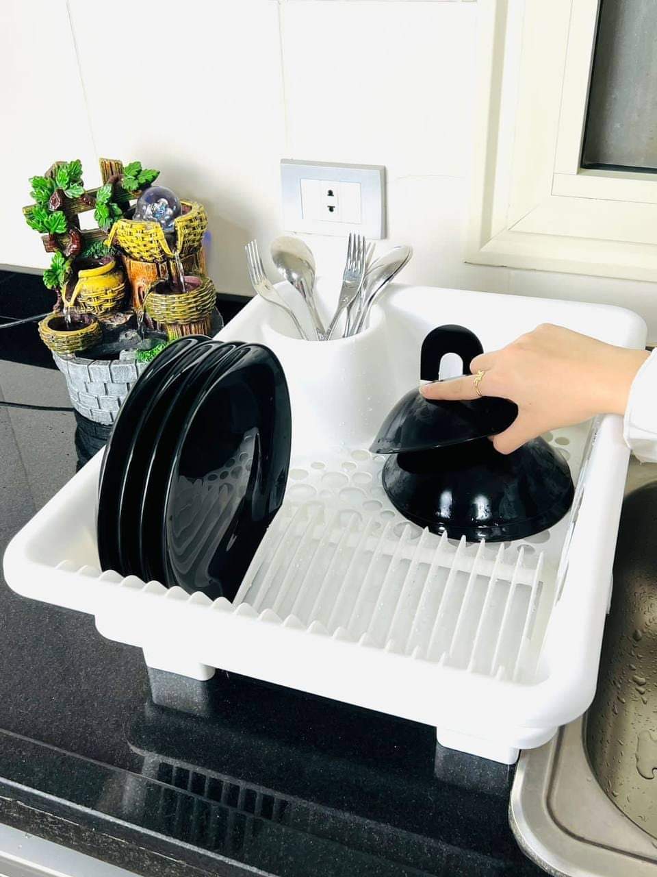 مطبقية ريكي بالقاعدة ليث 3×1 مزودة بصفاية لتصريف المياه وأماكن للأطباق والأكواب