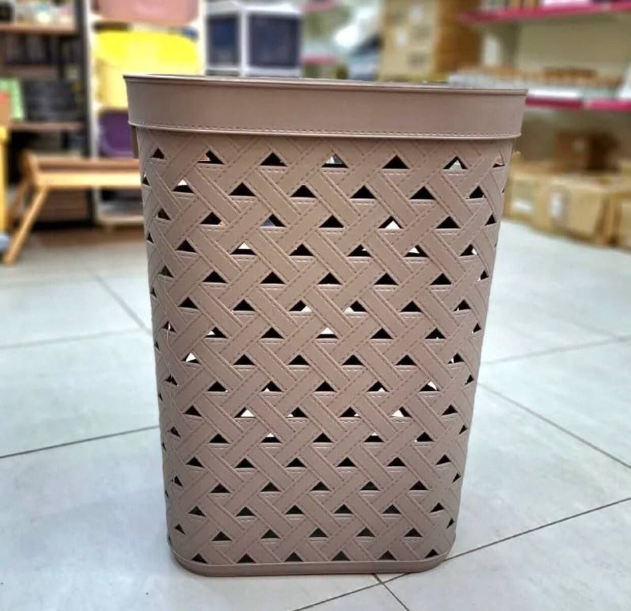 سبت غسيل بلوم من اكسا 60 لتر بغطاء محكم باللون الروز مصنوع من بلاستيك متين