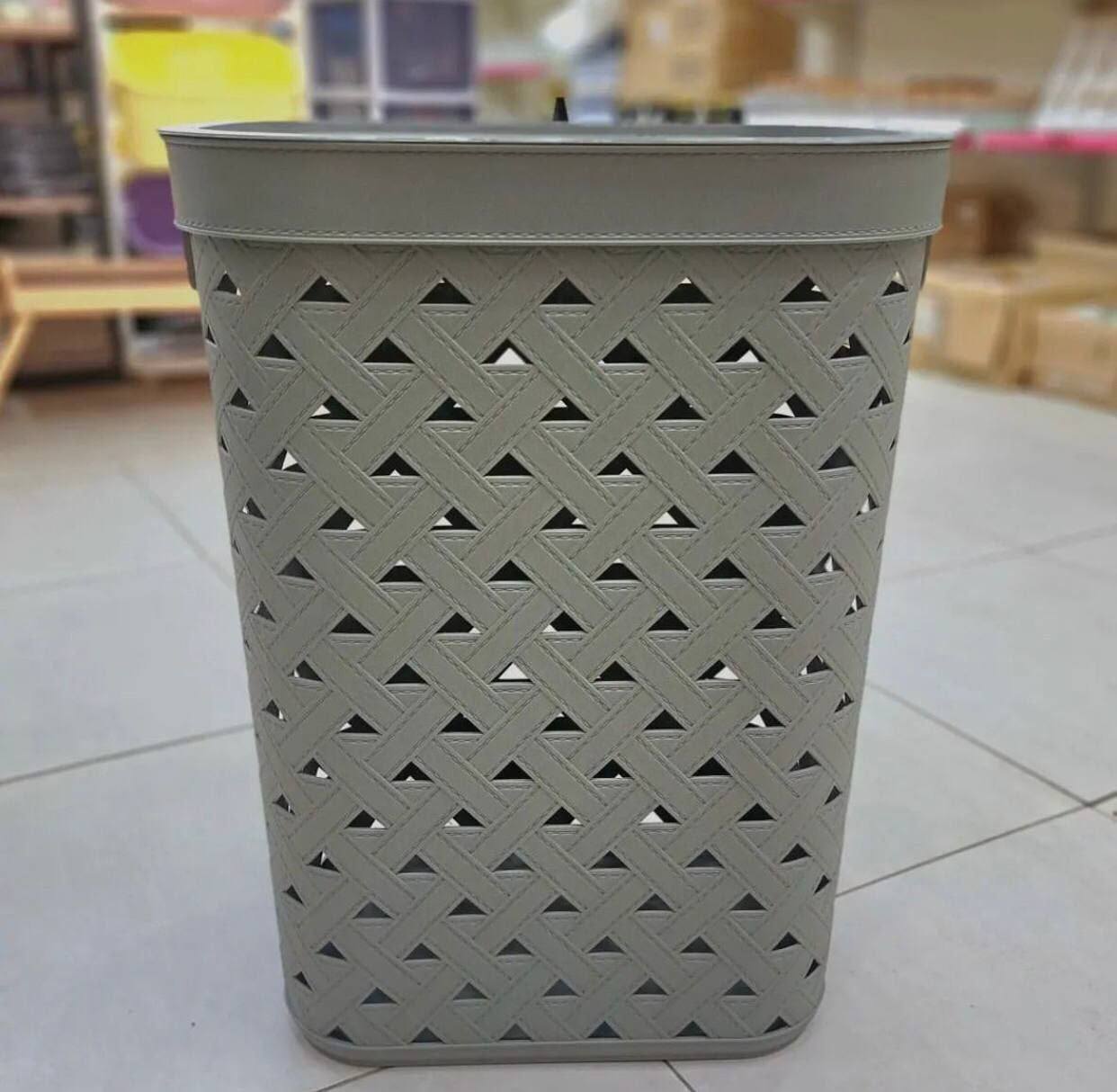 سبت غسيل بلوم من اكسا 60 لتر بغطاء محكم باللون الروز مصنوع من بلاستيك متين