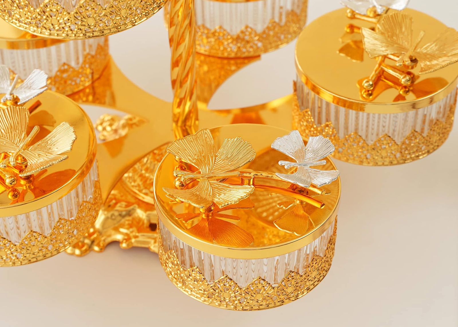 طقم تسالي سيلفر دورين 8 عيون بحامل يد جولد فخم للضيافة