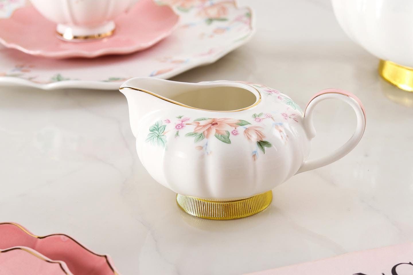 طقم شاي و جاتوه السيف الذهبي من البورسلين الفاخر مكون من 24 قطعة