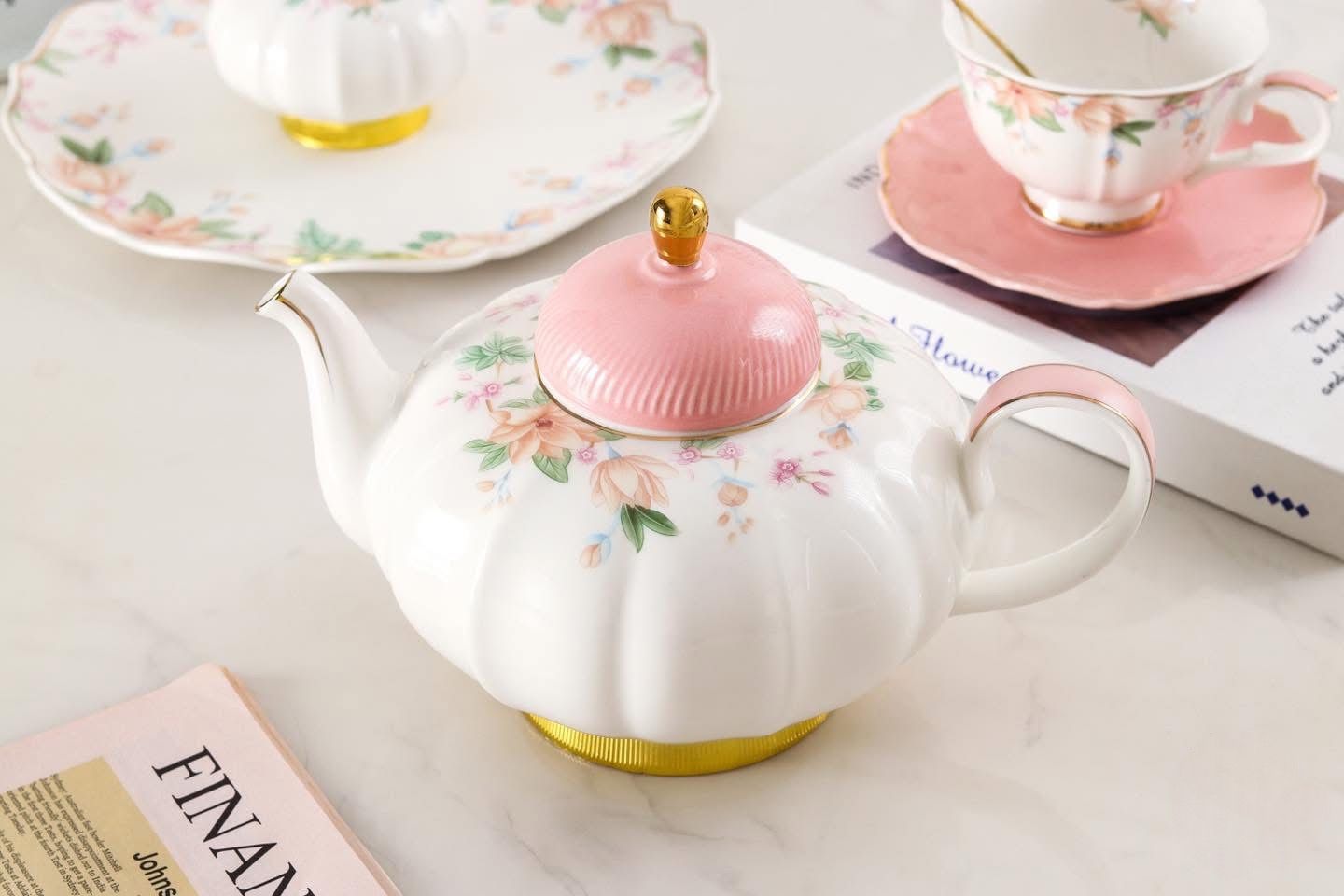 طقم شاي و جاتوه السيف الذهبي من البورسلين الفاخر مكون من 24 قطعة